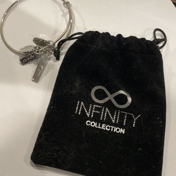 Beautiful silver bracelet for teacher appreciation - Picture 5 of 5